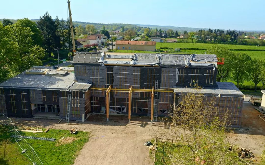 Réhabilitation de la salle des fêtes de Toulon-sur-Arroux en caissons bois et paille